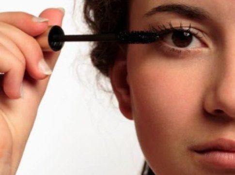 Mascara waterproof: per uno sguardo irresistibile anche in spiaggia