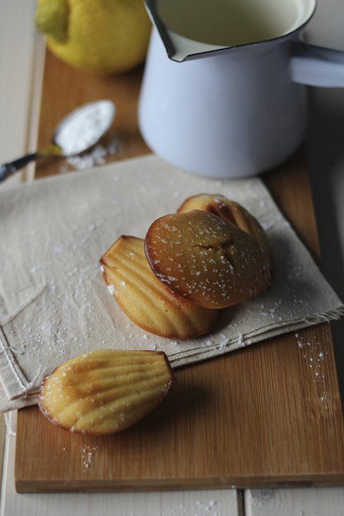 Madeleines al limone e ricotta