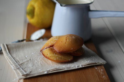 Madeleines al limone e ricotta