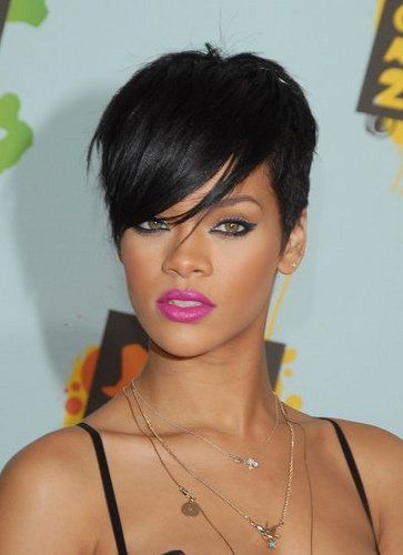 Rihanna: i suoi camaleontici cambiamenti di look