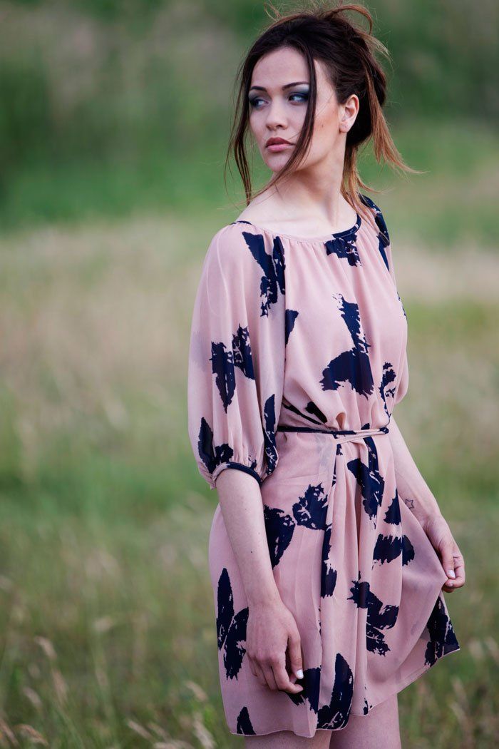 Dress cipria con stampa farfalle AngelEye London PH Ennio Tullo