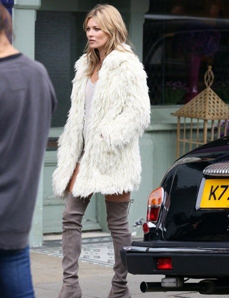 Kate Moss mostra le sue parti intime in pubblico