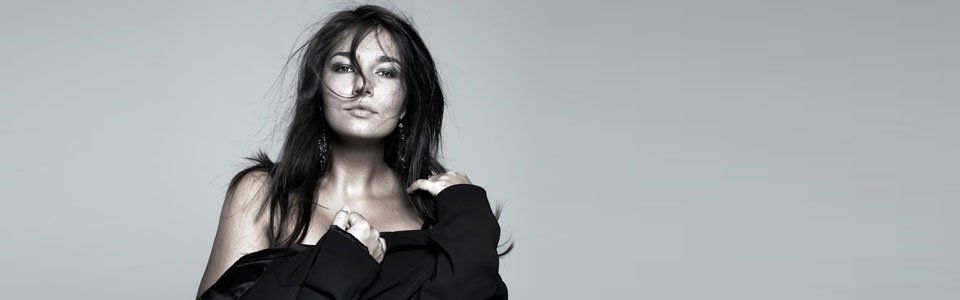Elisa D'Ospina: comunicare messaggi positivi sui social network