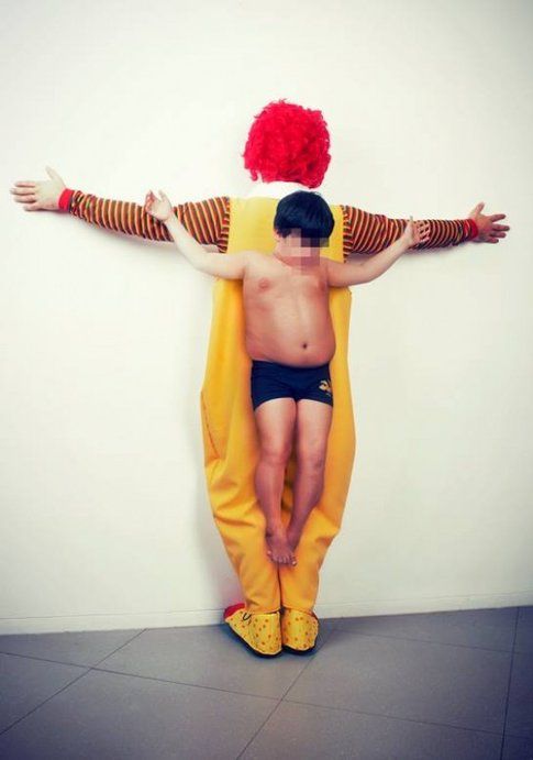 McDonald's, "Los Intocables" di Erik Ravelo