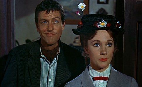 Una scena di "Mary Poppins" - foto da movieplayer.it