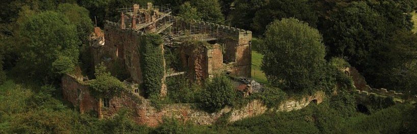 Astley Castle: un castello gotico diventa un resort per vacanze… regali