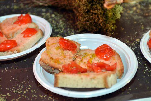 pane e pomodoro (credits photo: archivio del mercatino di maglie)