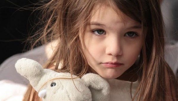 Suri Cruise si è rotta il braccio