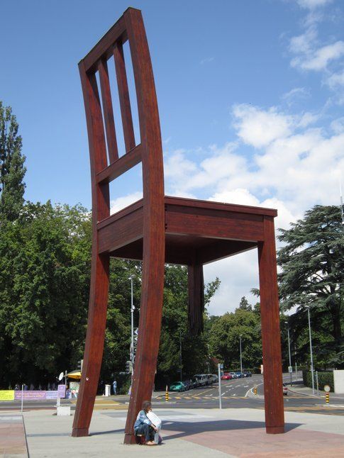 La Sedia di fronte il Palais des Nations - Foto di Simona Forti