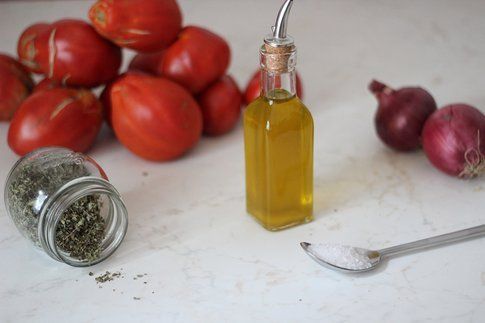 gli ingredienti per fare il sugo