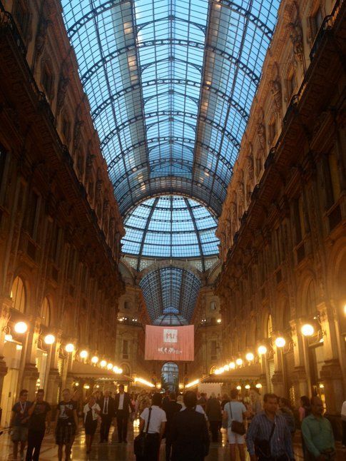 la galleria illuminata