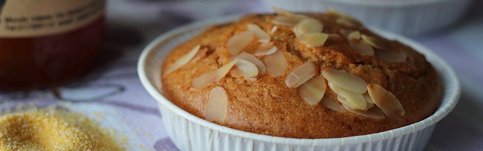 Torta alla polenta e miele: finalmente è autunno