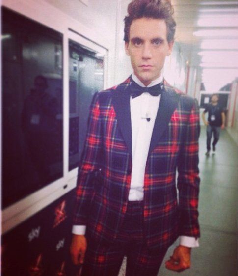 (MIKA) XFactor: i look promossi e bocciati della prima puntata - fonte: @moschinofficial su Instagram