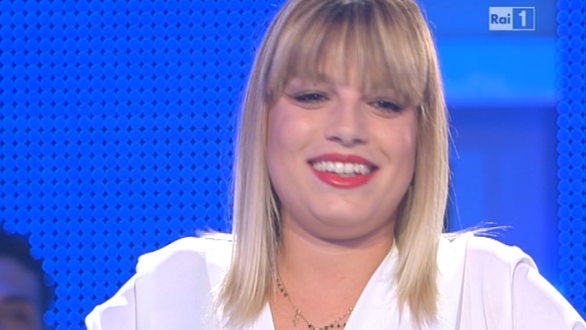 Emma Marrone ha il complesso del seno grosso