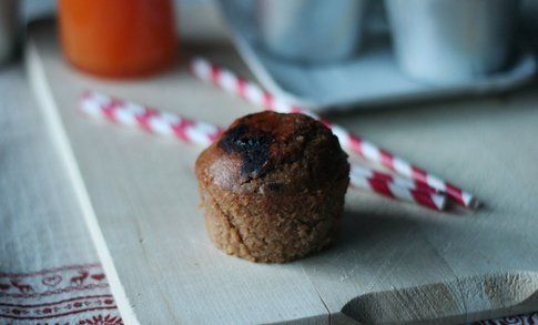 muffin al cuore morbido al cioccolato e prugna