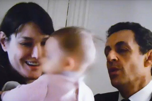 Carla Bruni mostra la figlia in tv