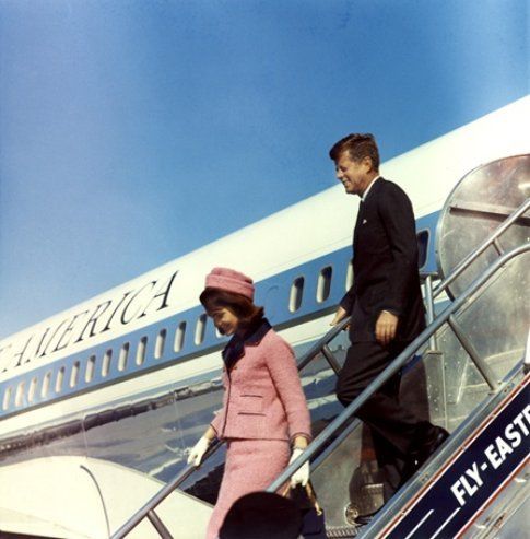 22 novembre 1963: l'arrivo a Dallas del Presidente e Mrs Kennedy - foto da John F. Kennedy Presidential Library and Museum