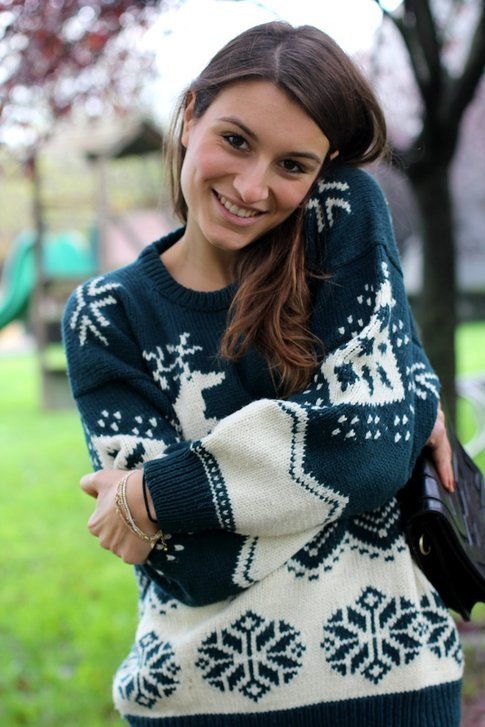 Un mio look con maglione natalizio. Fonte : styleandtrouble.com