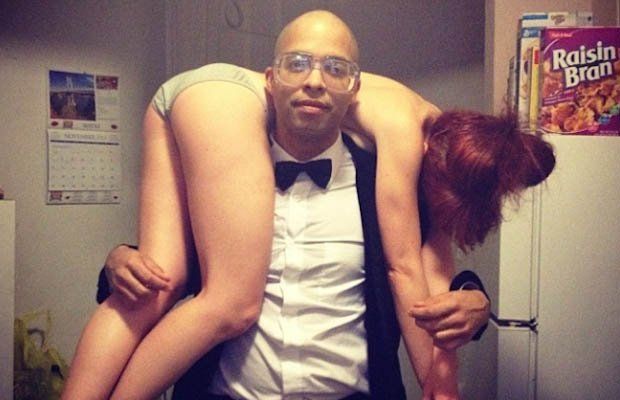 Nate Hill indossa le donne bianche come fossero sciarpe
