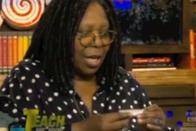 Whoopi Goldberg e il tutorial su come rollare una canna