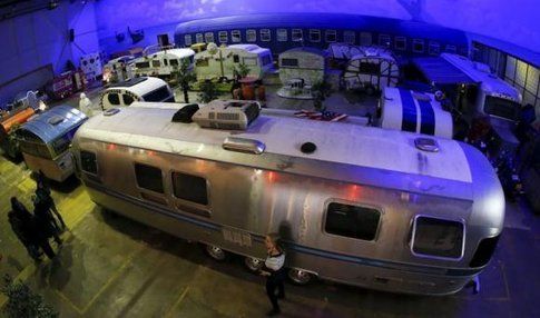 L' Airstreams by night