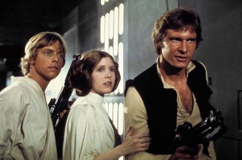 Mark Hamill, Carrie Fisher e Harrison Ford in Guerre Stellari (1977) - foto Movieplayer.it