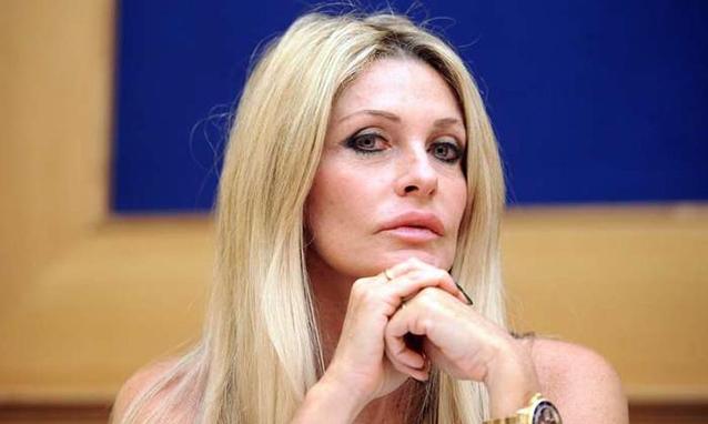 Paola Ferrari sotto shock per uno scherzo delle Iene