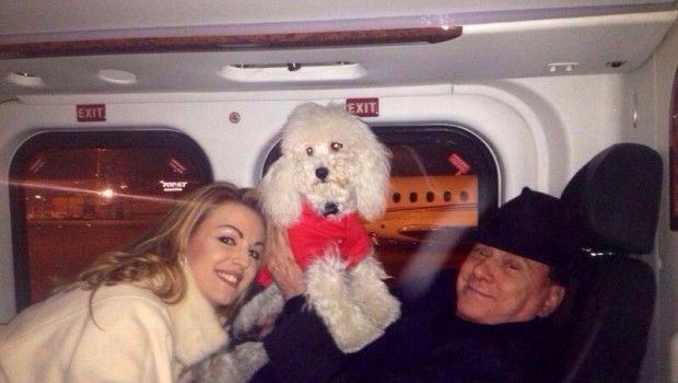 Berlusconi: infortunio alla spalla per colpa di Dudù
