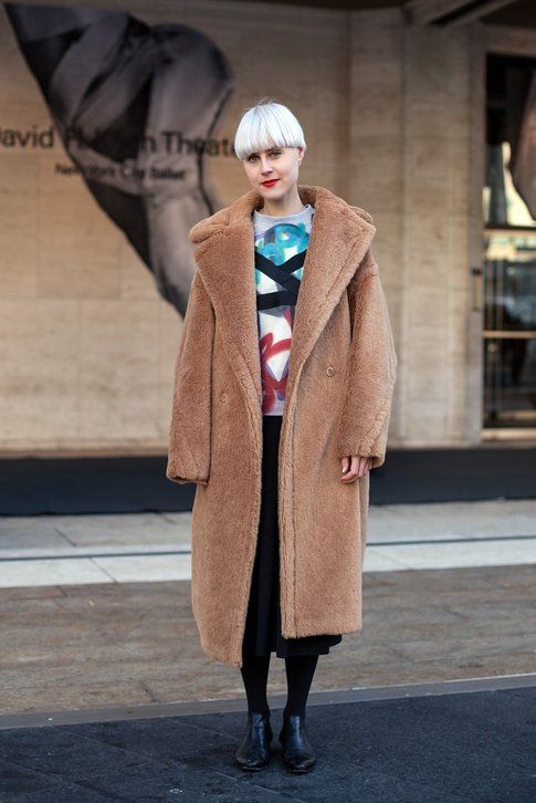 Linda Tol indossa il Carrara Coat di Max Mara