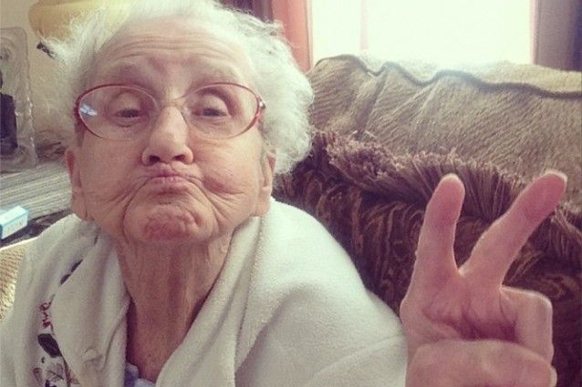 Nonna Betty sta morendo, ma è una star del web