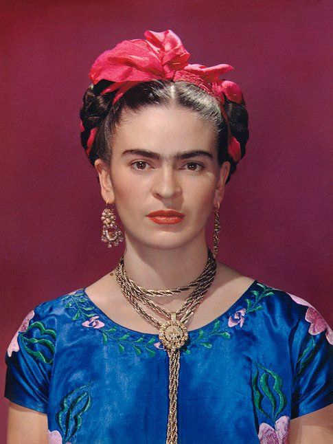 Nickolas Muray. Frida con un vestito azzurro© Nickolas Muray Photo Archives