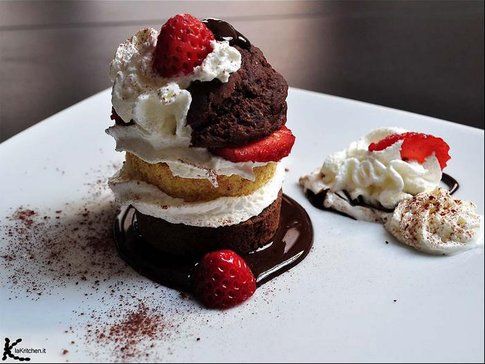 Muffin a torretta con Spray Pan fragole e cioccolato