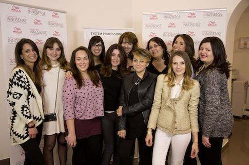 Con le altre ragazze presenti all'evento