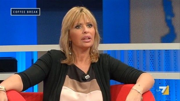 Alessandra Mussolini: compare in tv dopo lo scandalo sul marito e crolla un mito