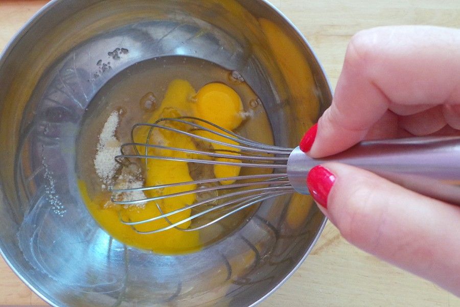 plumcake alle mele uova e zucchero