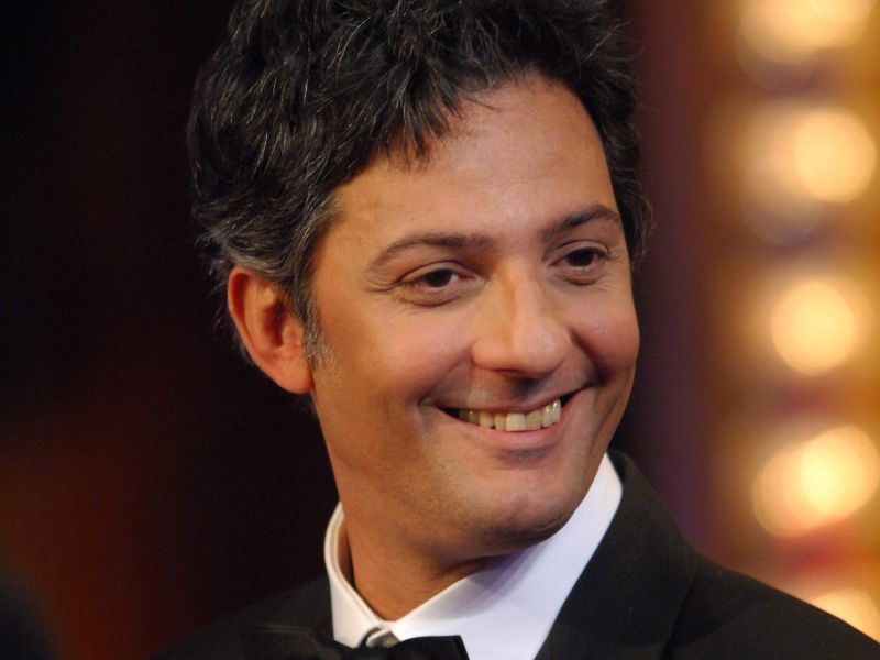 Fiorello torna su Twitter e i commenti al vetriolo lasciano spazio ai messaggi d'affetto