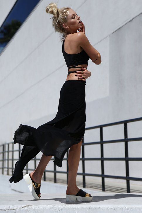 Outfit con Sabot di Shea Marie - Fonte: PeaceLoveShea.com