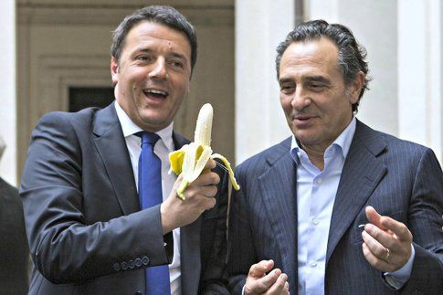 Renzi e Prandelli dimostrano la loro solidarietà ad Alves