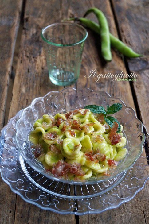 Orecchiette con pesto di fave e pancetta al pepe, blog Il Gatto Ghiotto.