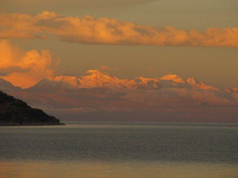 Tramonto nel Lago Titicaca - Photo www.viaggiare-low-cost,it