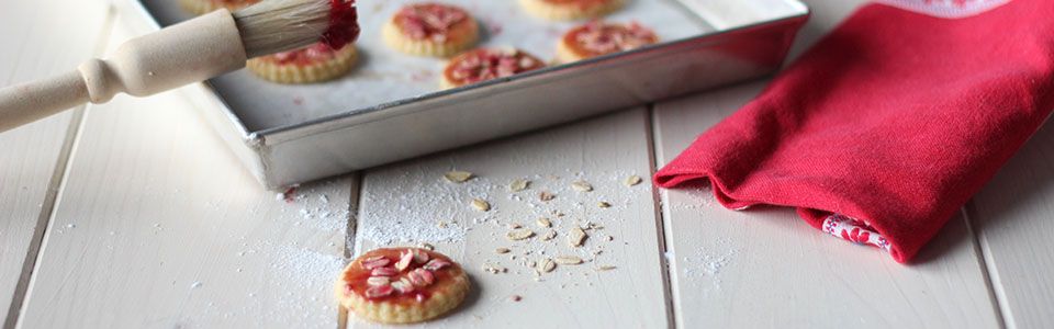 Colazione light: biscotti integrali con la marmellata