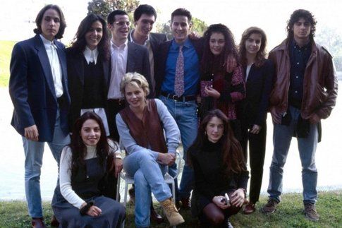 Maria de Filippi e il cast di Amici (anni '90)