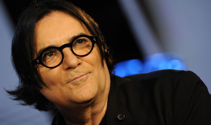 Renato Zero rapinato davanti casa