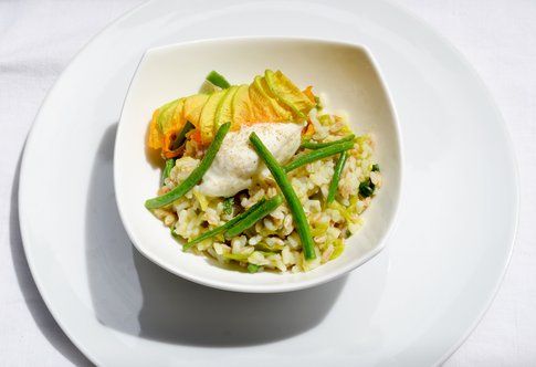 Tris di cereali con crema di friggitelli, fagiolini croccanti e stracchino. Ricetta e foto di Roberta Castrichella.