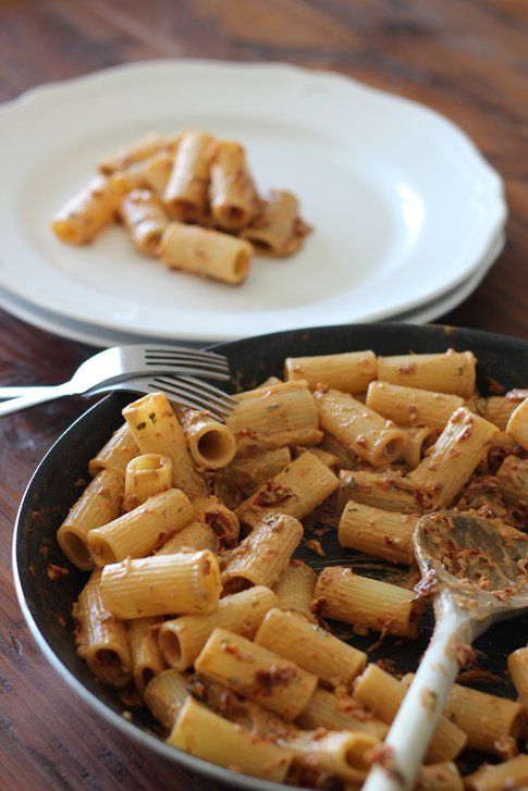 ricetta della pasta al pesto rosso ai pomodori secchi