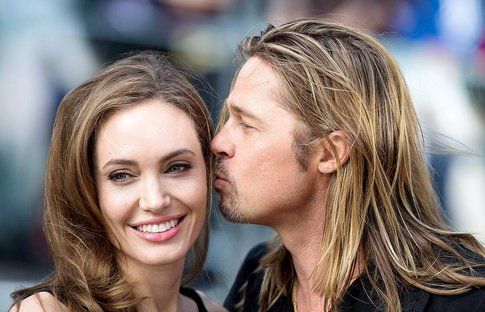 Bacio tra Angelina Jolie e Brad Pitt