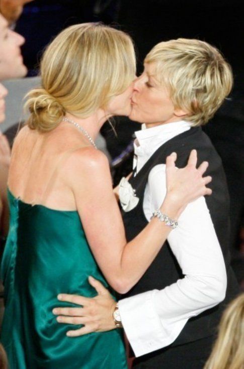 Bacio vip tra Ellen DeGeneres e Portia de Rossi