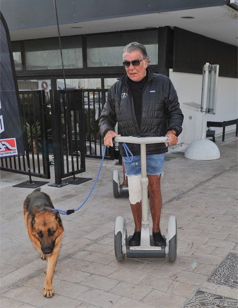 Roberto Cavalli con il suo cagnolone