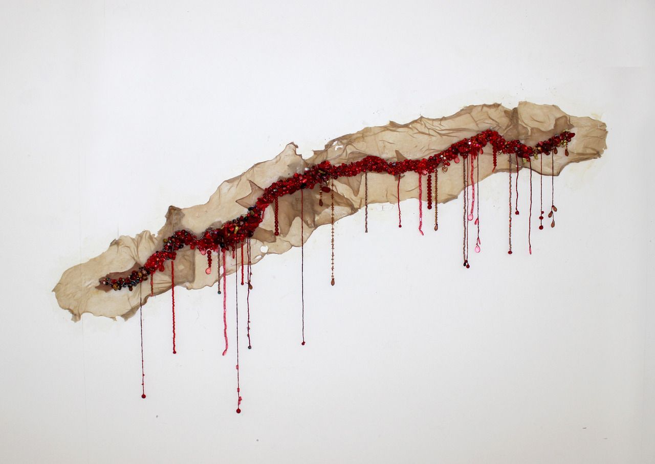 L'arte di Megan Mitchell: ferite preziose