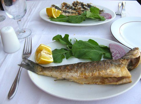 La frittura di pesce a Büyükada - foto di Elisa Chisana Hoshi